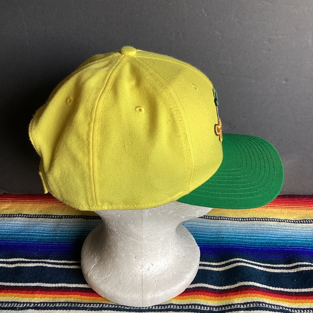 Nike classic 99 Oregon ducks SnapBack hat - Picture 6 of 11